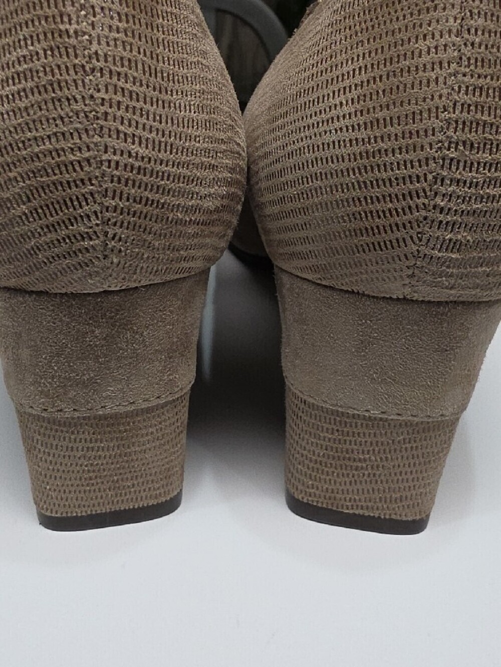VANELi Military Suede Rounded-Toe Comfort Pumps - Size 9 - Picture 12 of 16